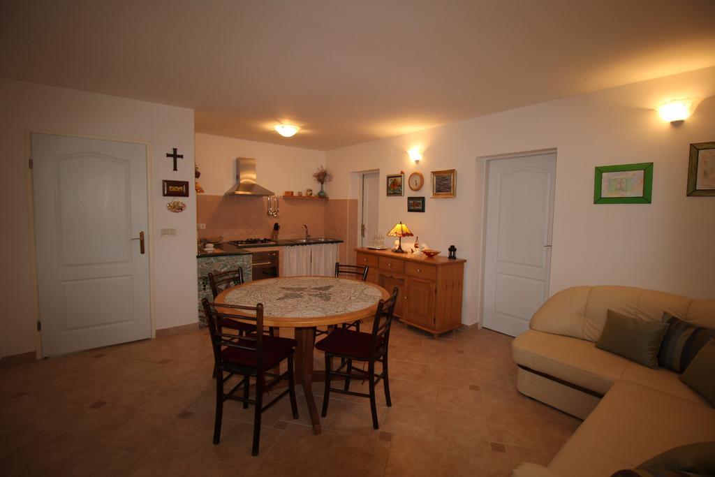 Megi1 Appartement Vrbnik Kamer foto